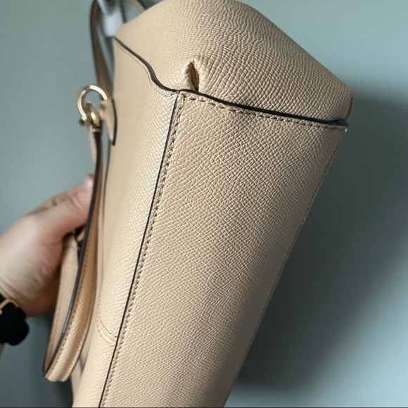 Coach
MINI CHRISTIE CARRYALL IN CROSSGRAIN LEATHER - beechwood - Picture 12 of 15